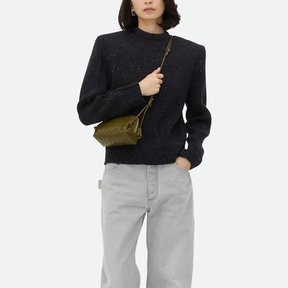 【関税&送料込】Bottega Veneta Army Green Leather Concert Cr Concert leather crossbody bag in green - Bottega Veneta