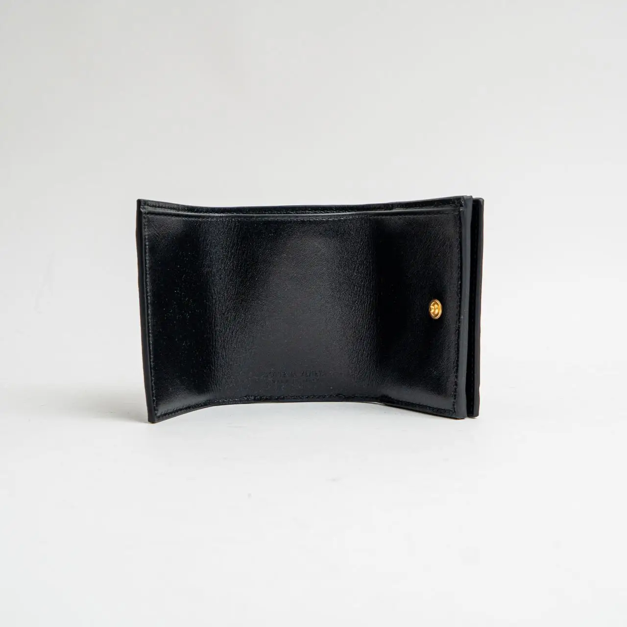 Bottega Veneta Intrecciato Tri-Fold Wallet Black – voilà.id