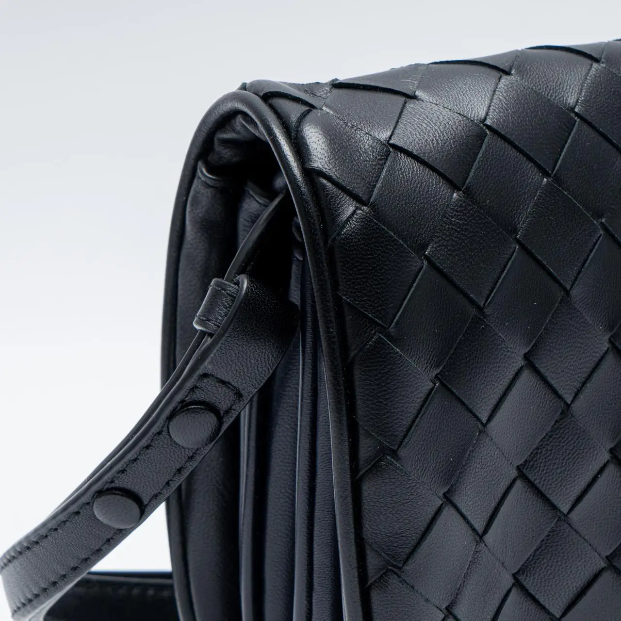 クラッチバッグ BOTTEGA VENETA INTRECCIATO PUFF POUCH ON STRAP Bottega Veneta Intrecciato Puff Pouch Bag on Strap | Neiman