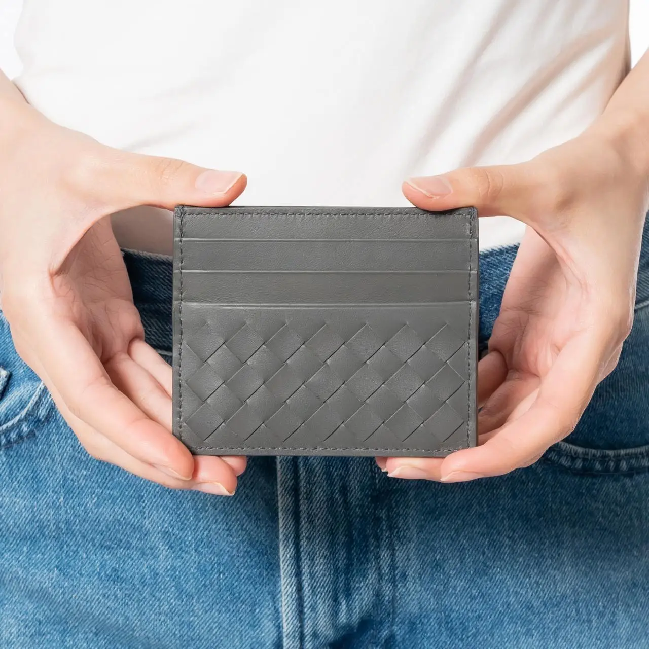 ★BOTTEGA VENETA★ Intrecciato Colorblock Card Holder Gray L Bottega Veneta Intrecciato Credit Card Case Dark Grey – voilà.id