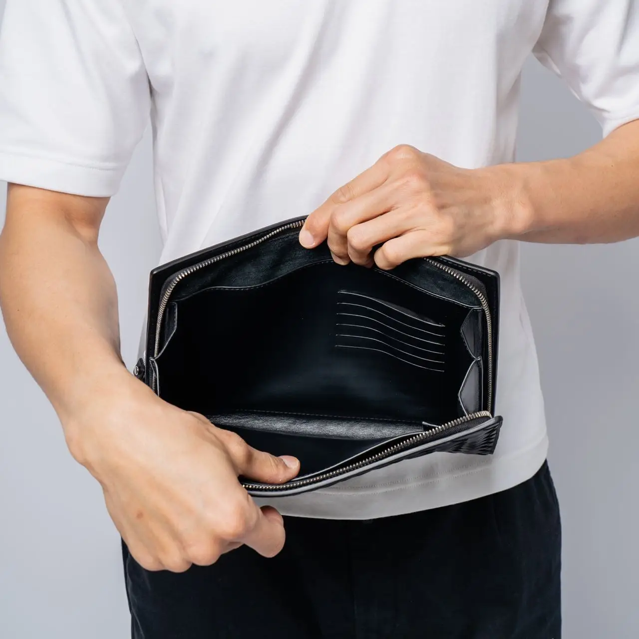 Bottega Veneta Small Intrecciato Document Case Black Shw – voilà.id