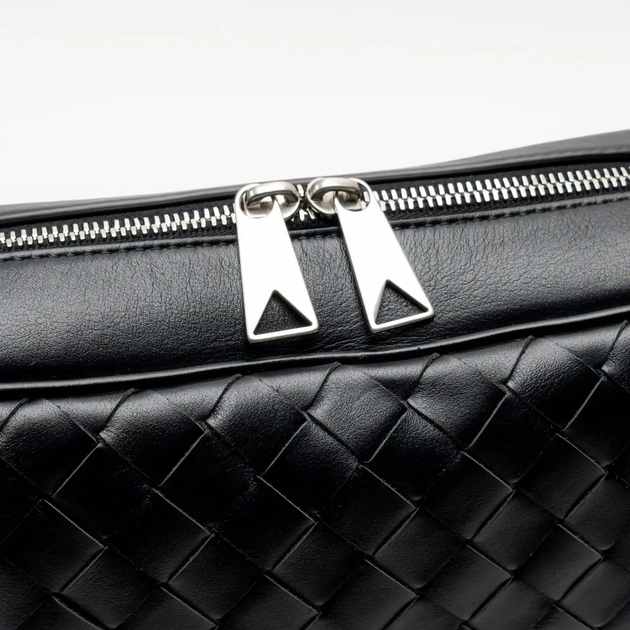 Bottega Veneta Medium Intrecciato Camera Bag Black – voilà.id