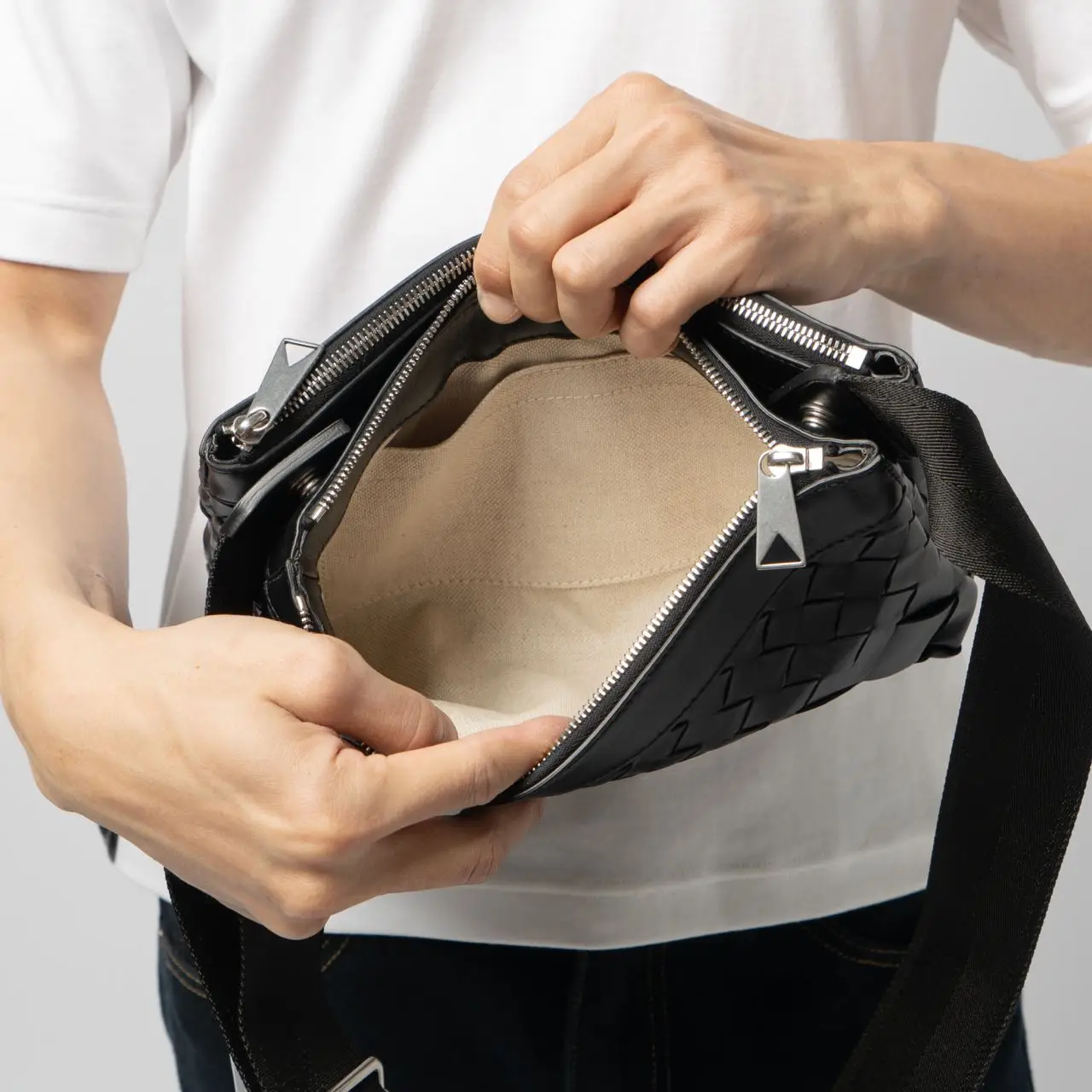 [BOTTEGA VENETA] INTRECCIATO CROSSBODY BAG ☆送料込☆ BOTTEGA VENETA】INTRECCIATO CROSSBODY BAG (BOTTEGA VENETA