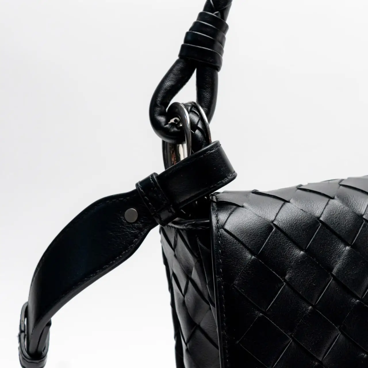 Bottega Veneta Medium Swing Messenger Bag Black – voilà.id