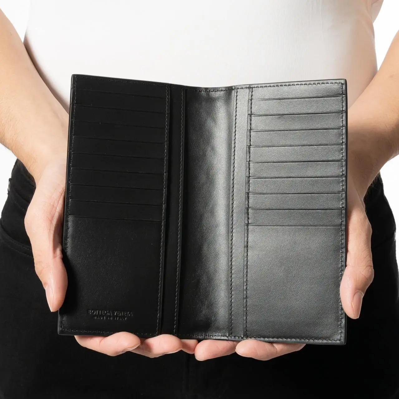 [Bottega Veneta] Intreciato Slim Fit Long ☆送料込☆ Bottega Veneta Intrecciato Leather Slim Long Wallet Black