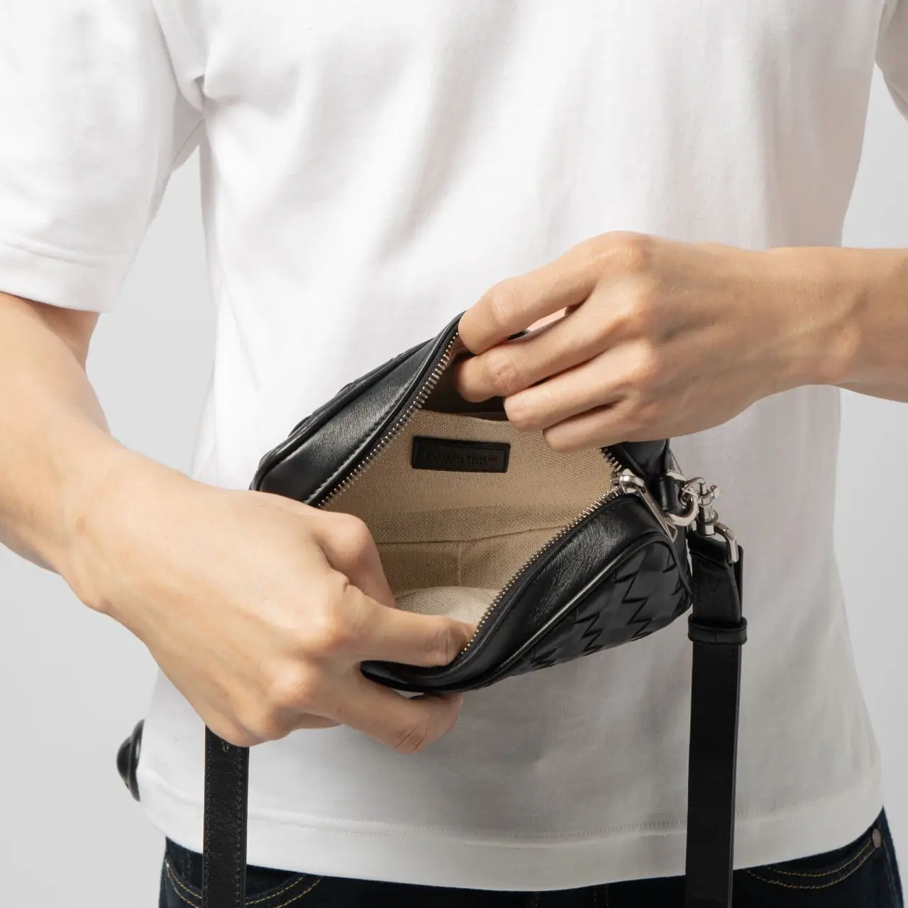 Bottega Veneta＊Mini Intrecciato Camera Bag ショルダー＊送込 Bottega Veneta Mini Loop Camera Bag - Consigned Designs