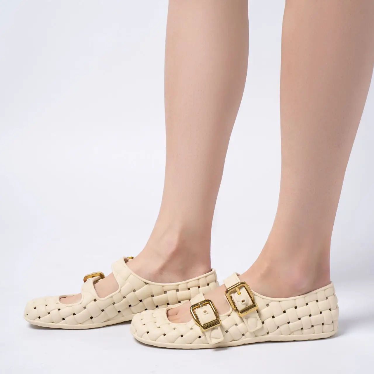 【Bottega Veneta】 Amy Mary Janeフラット Bottega Veneta® Women's Amy Mary-Jane Ballerina in Sea salt