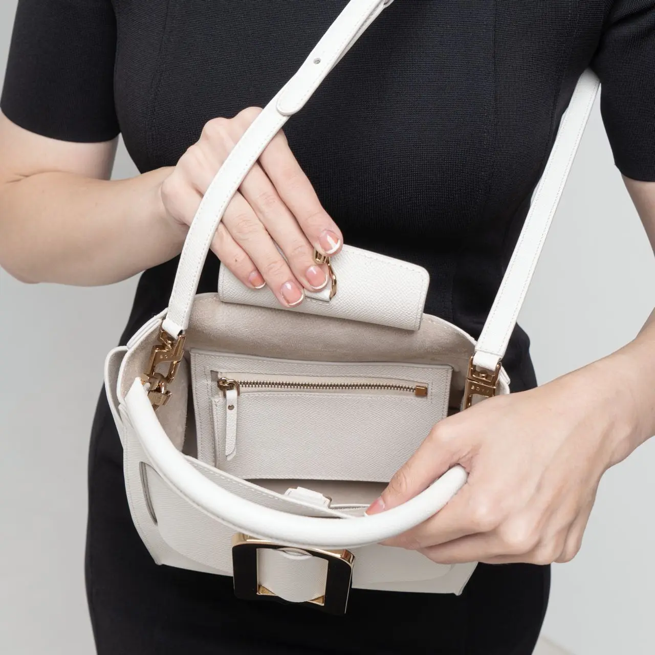 Boyy Devon 21 Gold Metal Buckle Epsom Leather Handbag Blanco