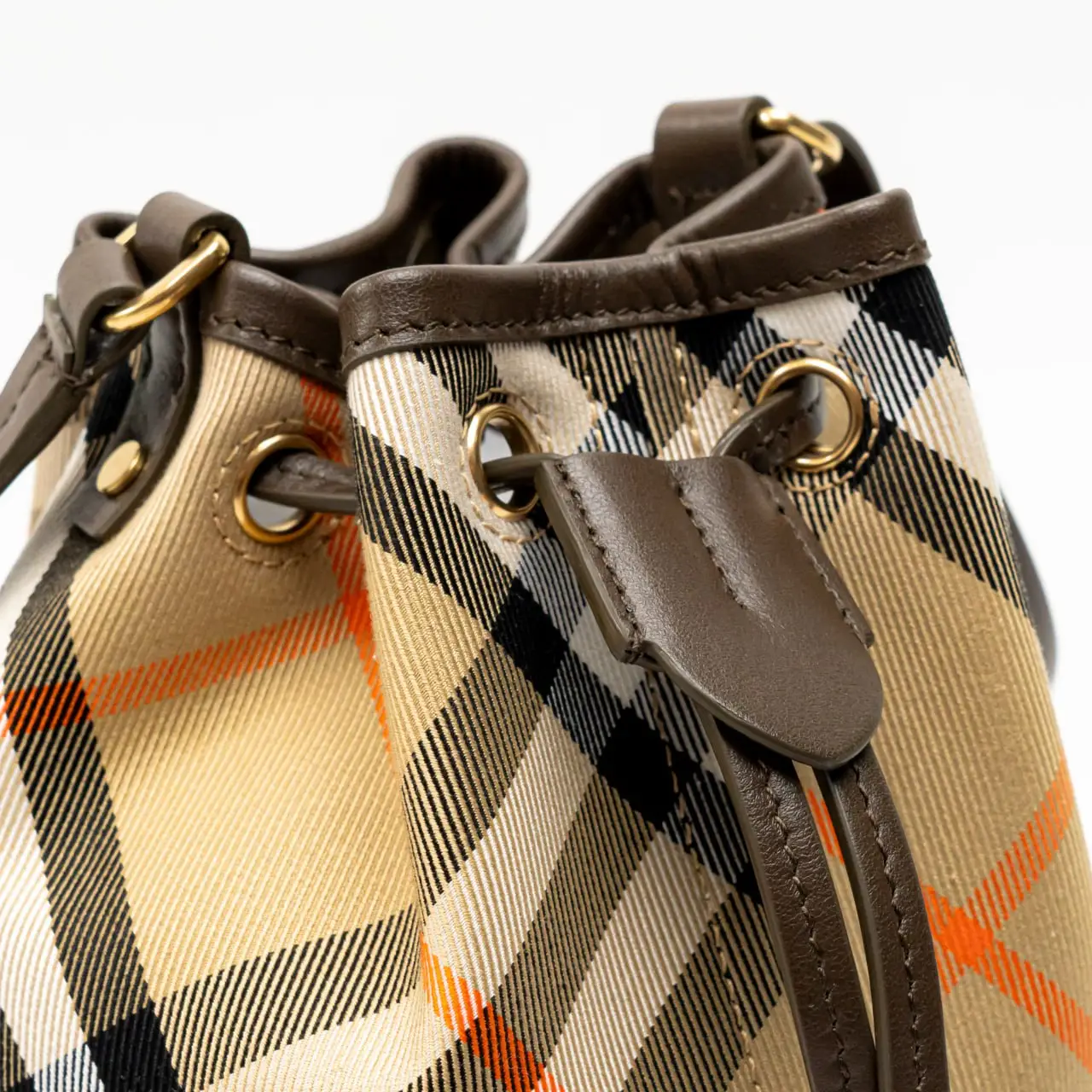 【関税＆送料込み】Burberry 'Check' Mini Bucket Bag Burberry Mini check-print Bucket Bag | Black | FARFETCH SG