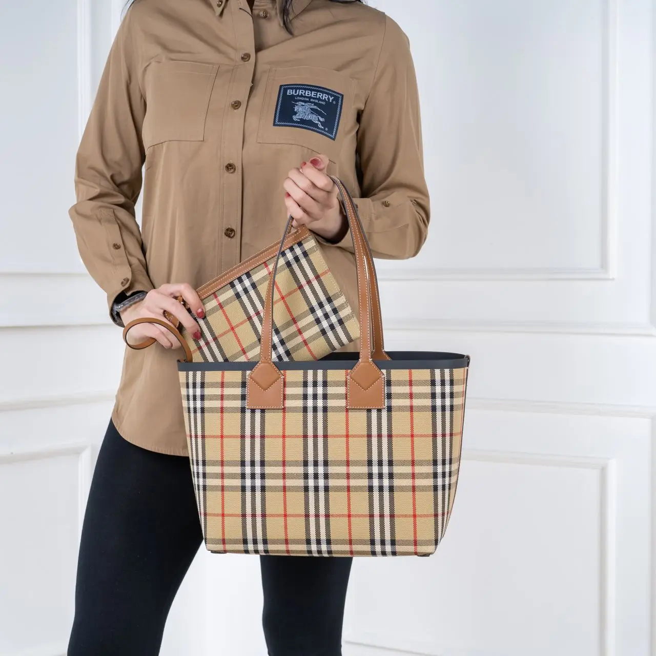 【BURBERRY】MINI LONDON TOTE BAG Burberry Mini London Tote Bag | REVERSIBLE