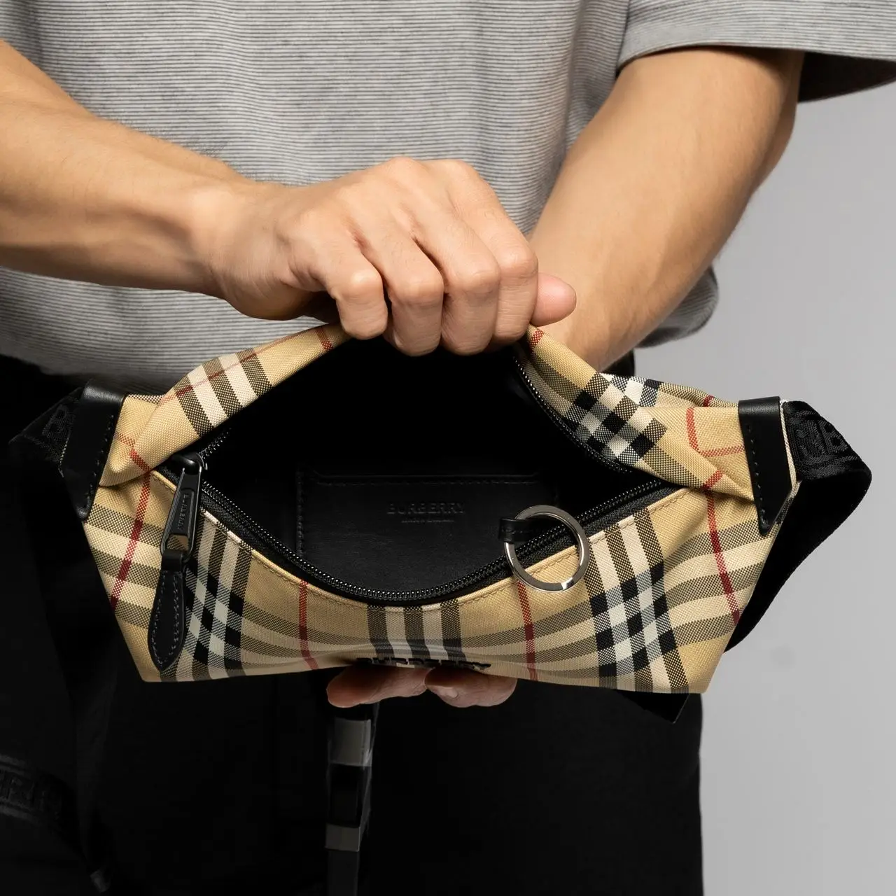 Burberry Check Stevie Belt Bag Archive Beige – voilà.id