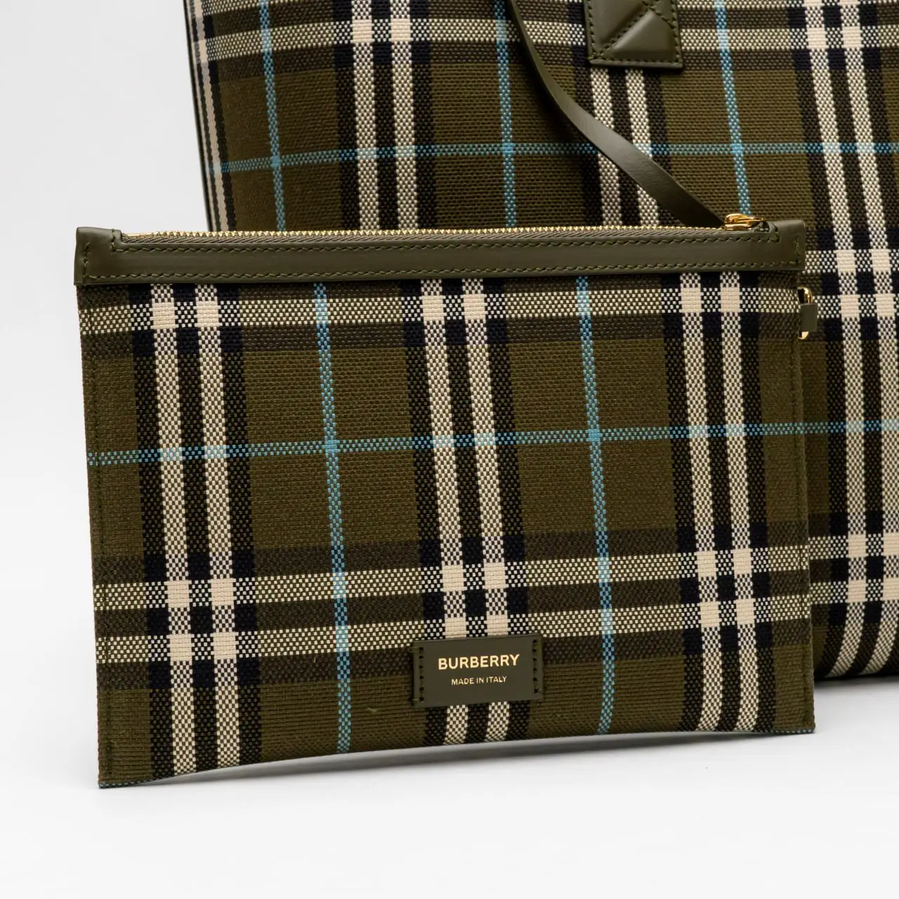 【送料&関税込】Burberry Military Green Canvas Medium Tote T Burberry London Tote Bag Medium Olive Green – voilà.id