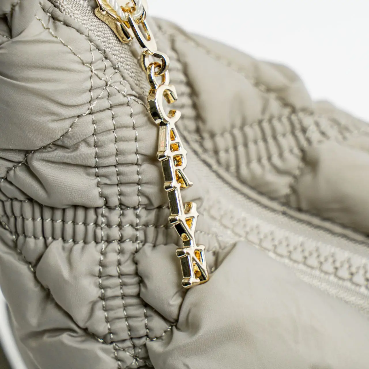 Carlyn Cozy M Crossbody Bag Taupe – voilà.id Carlyn Cozy M Crossbody Bag Taupe – voilà.id