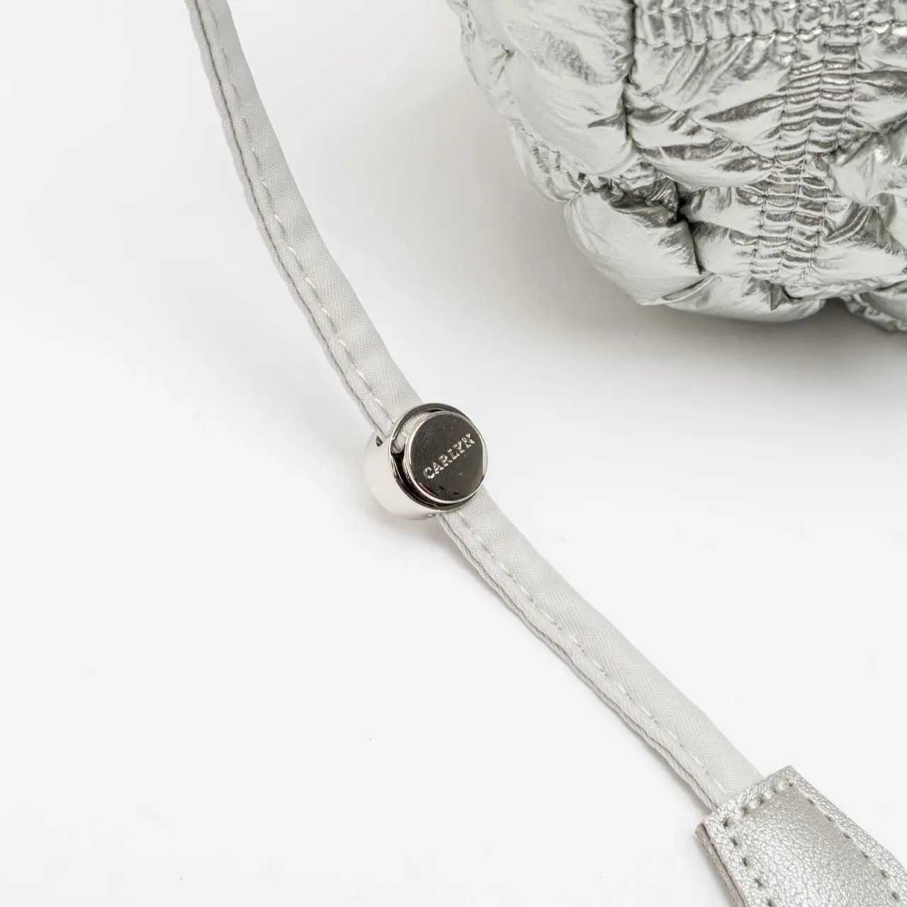 CARLYN ポイン Silver_H731010 Carlyn Poing Shoulder Bag Silver – voilà.id