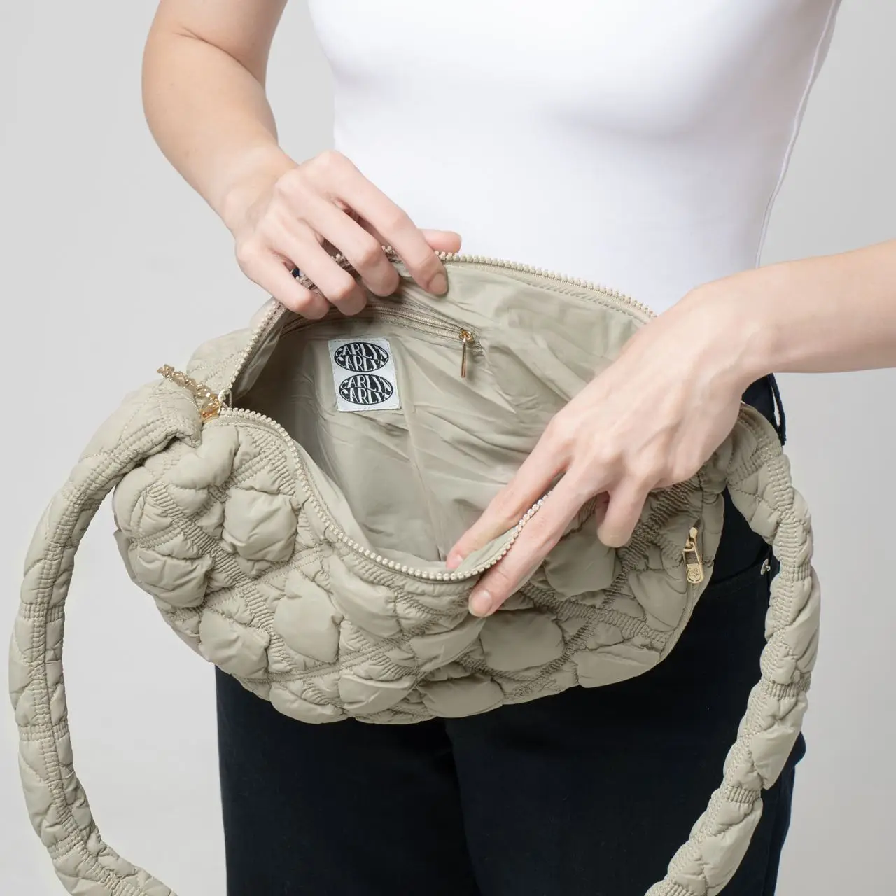Carlyn Cozy M Crossbody Bag Gray – voilà.id