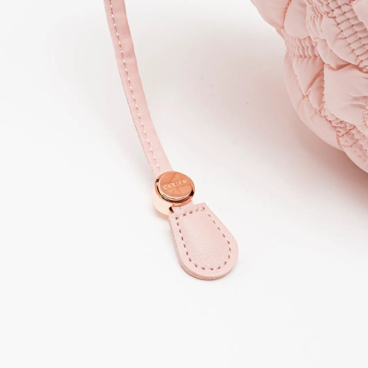 ★CARLYN★ TRAVEL BAG PALE PINKH74120010 H74120010P CARLYN TRAVEL BAG PALE PINK – SeoulSeoul