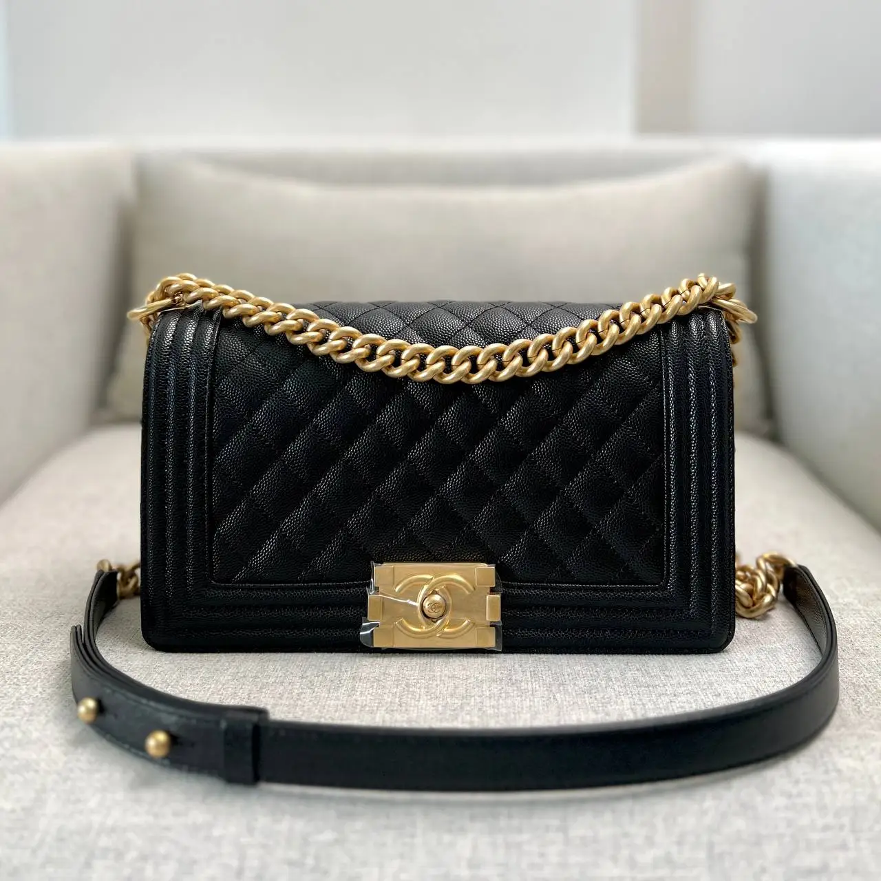 Chanel boy caviar black online