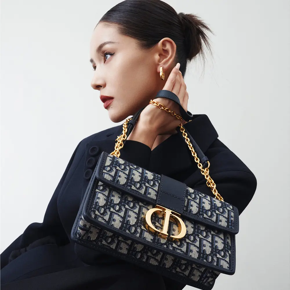 可愛いdenimu ♡【Dior】Montaigne 30 East-Weat バッグ♪ 30 Montaigne East-West Bag with Chain Blue Dior Oblique