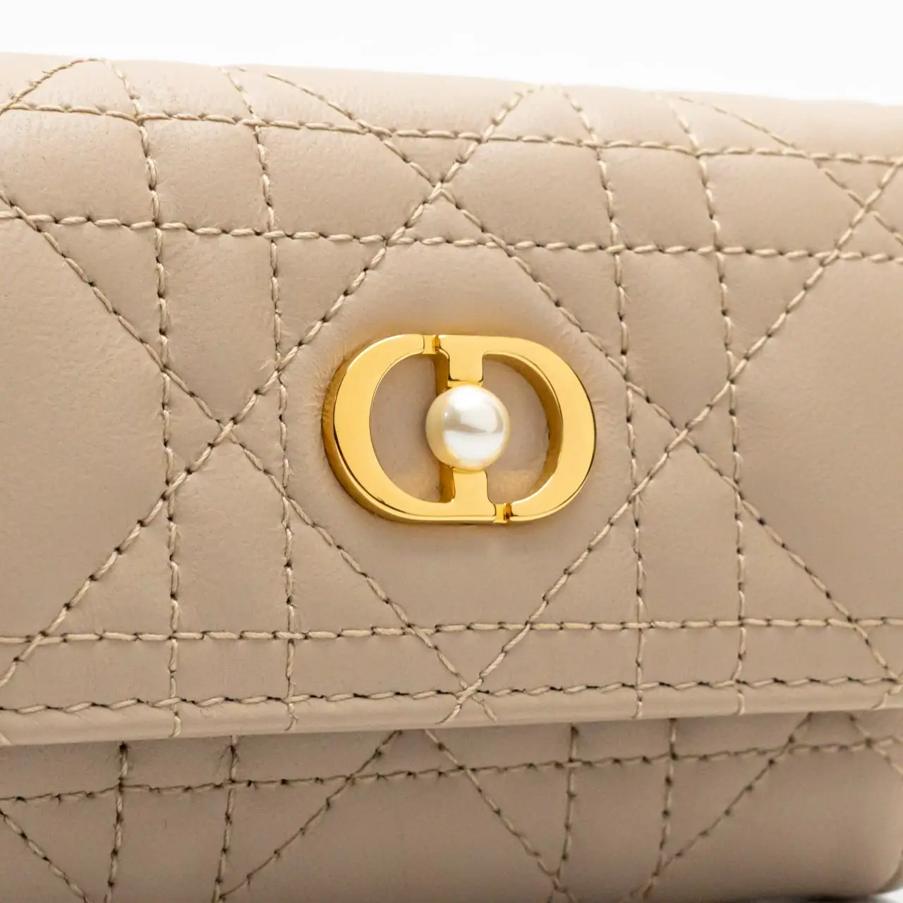 【無料郵送/関税込/正規品】 Dior Jolie Glycine Wallet Cannage Dior Jolie Glycine Wallet Black Cannage Lambskin | DIOR