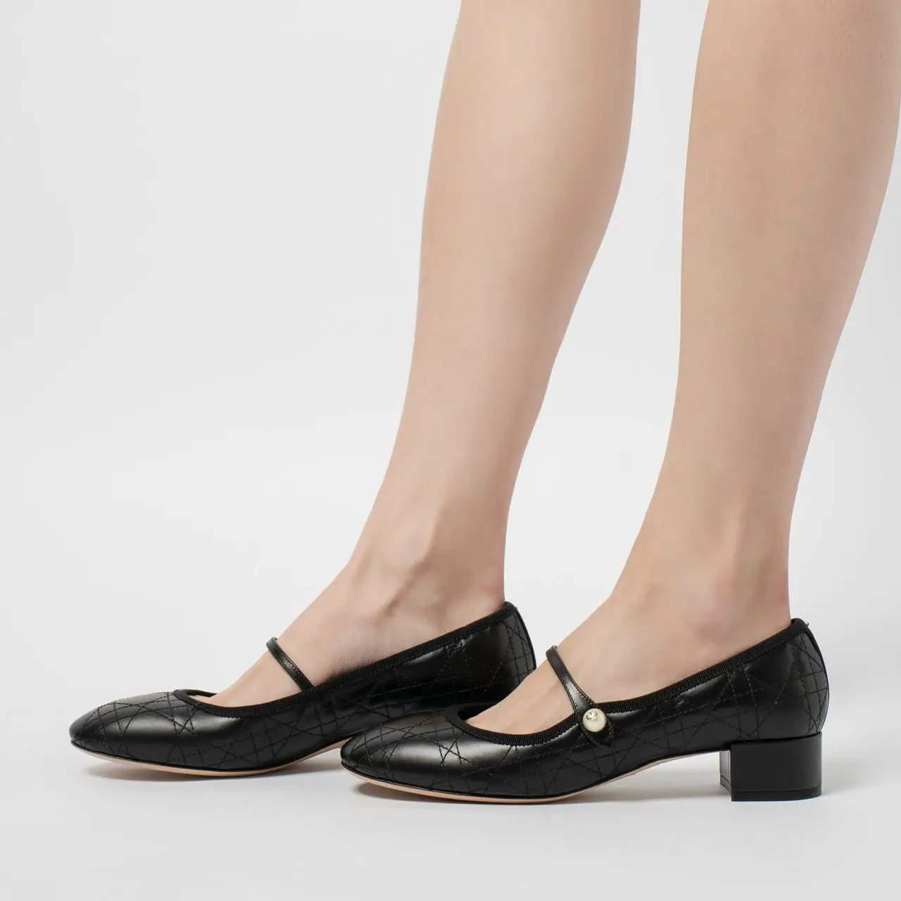 日本未入荷◇Dior Quilted Cannage Calfskin Ballet Pumps Dior Ballet Pump Nude Quilted Cannage Calfskin | DIOR