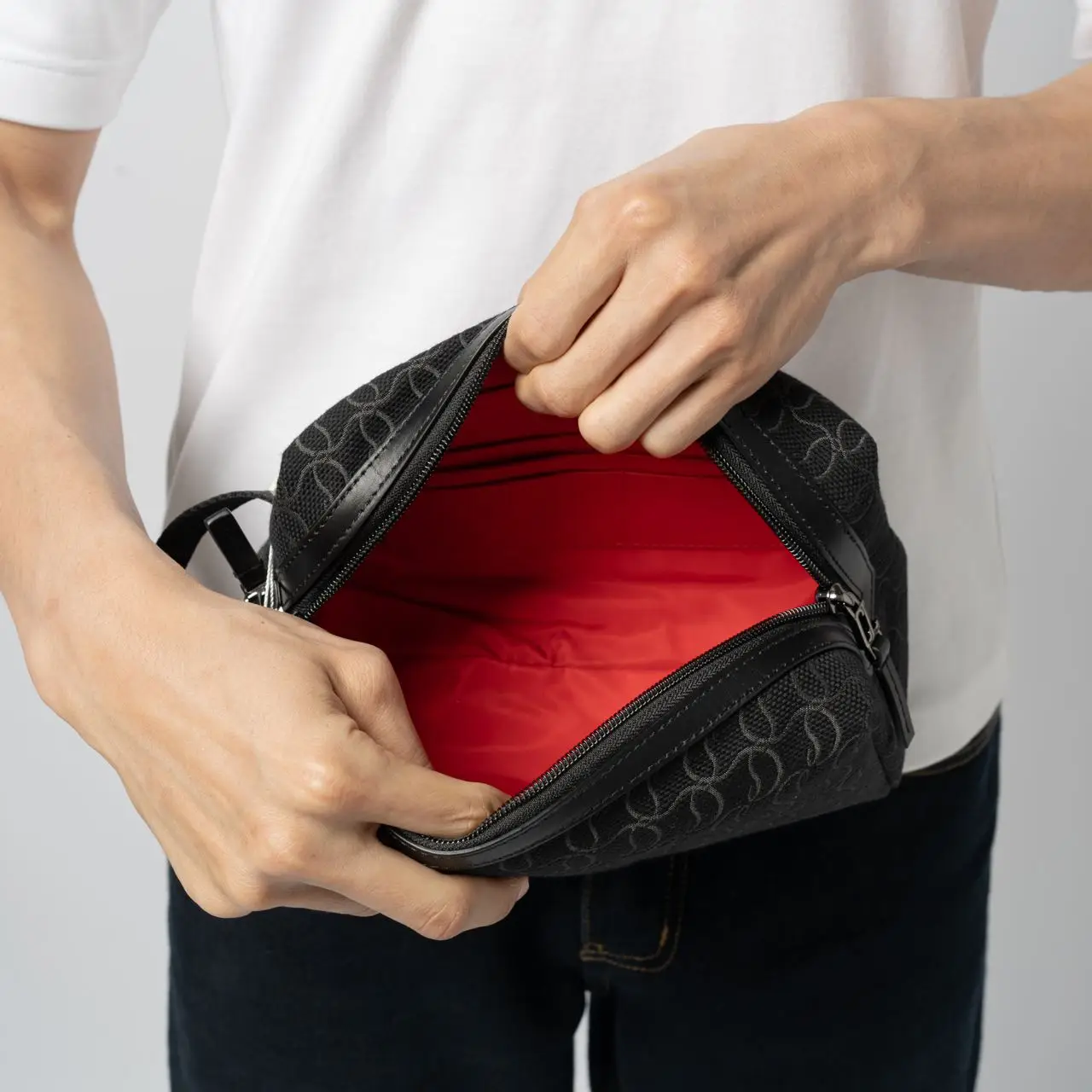 VIP【関税送料無料】希少 CHRISTIAN LOUBOUTIN POUCH VIP【関税送料無料】希少 CHRISTIAN LOUBOUTIN POUCH (Christian