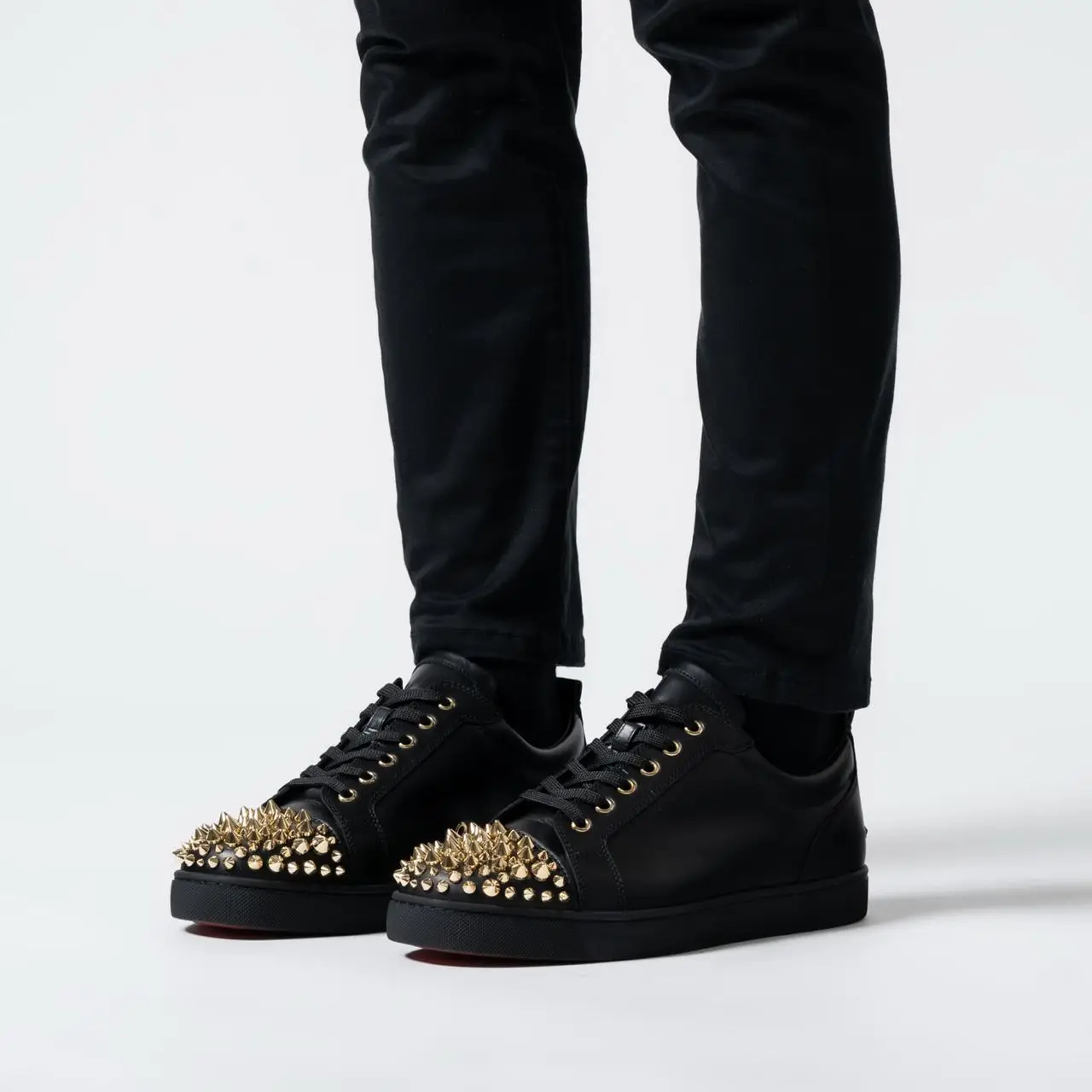 【送料&関税込】Christian Louboutin Varsijunior Spikes Sneak Louis Junior Spikes - Sneakers - Veau velours - Black - Men