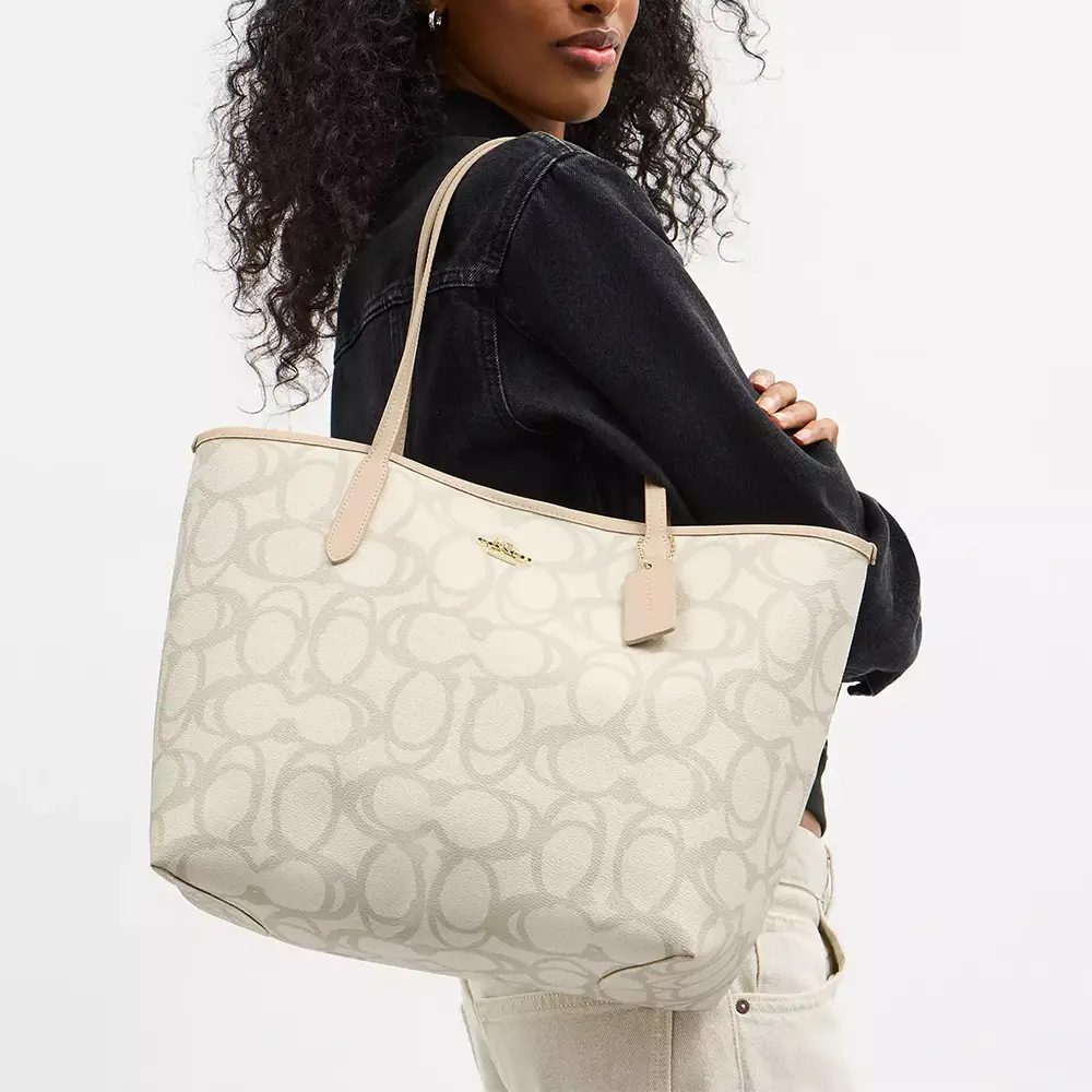 Coach City Tote Bag in Sketch Signature Canvas Ivory – voilà.id