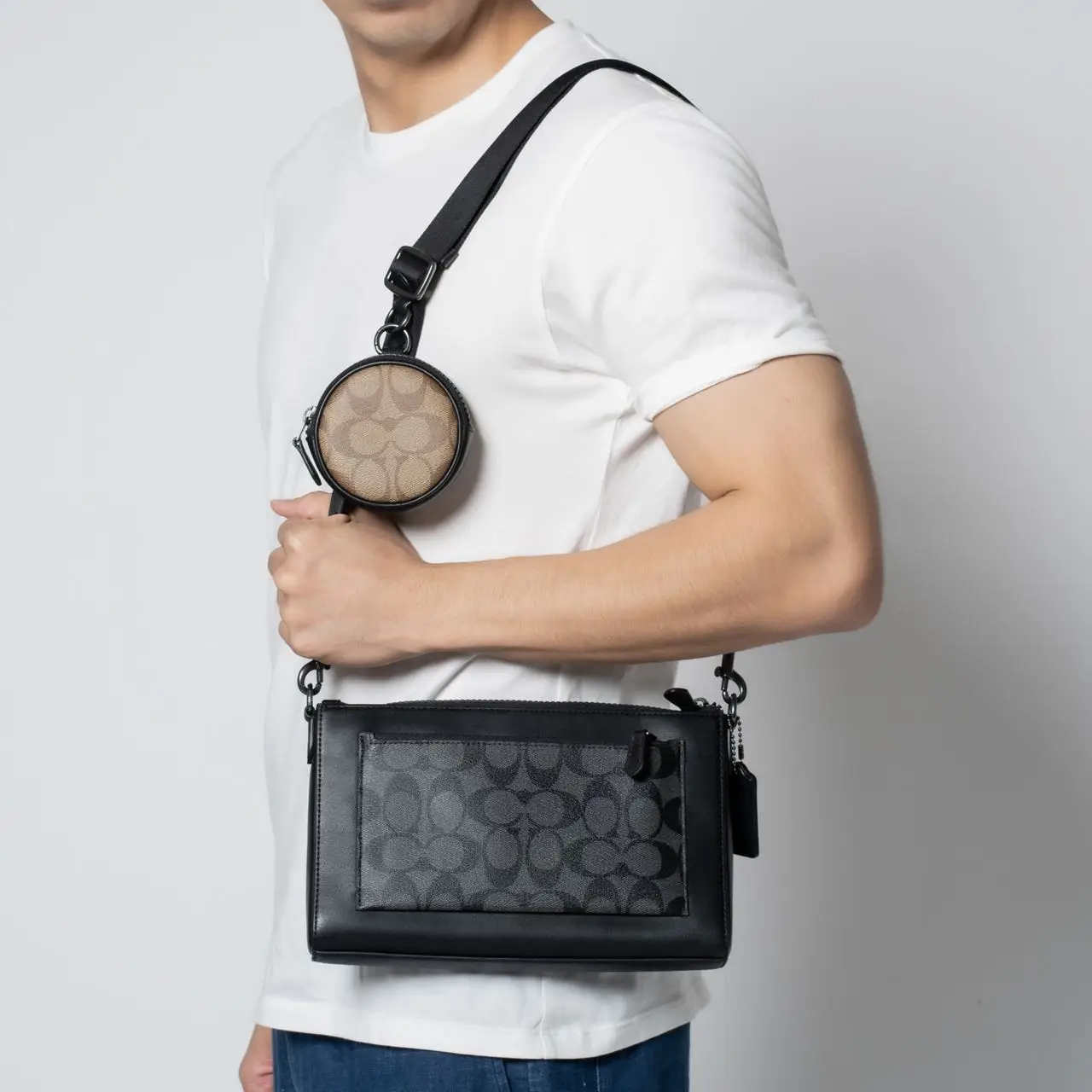 バッグ COACH Signature Holden Crossbody Bag Coach Holden Crossbody In Signature Canvas Charcoal Black – voilà.id