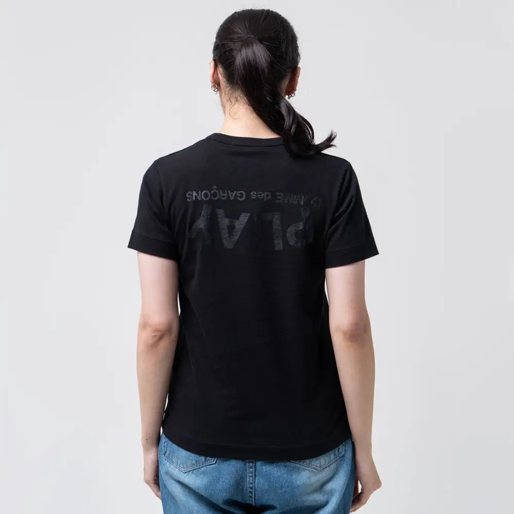 Tシャツ・カットソー COMME DES GARCONS Woman T-Shirt Black GOT015051 1 Comme des Garcons PLAY | Horizontal Heart T-Shirt | Regular