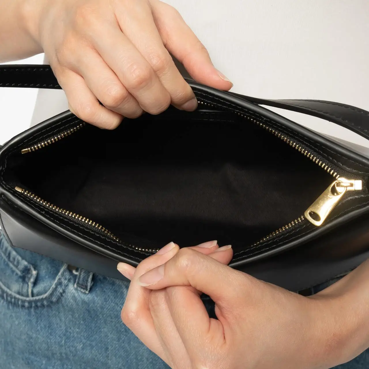 ショルダーバッグ・ポシェット COPERNI Women Shoulder Bags COPBA92F6012 BLK Black Coperni Belt Baguette Shoulder Bag Black – voilà.id