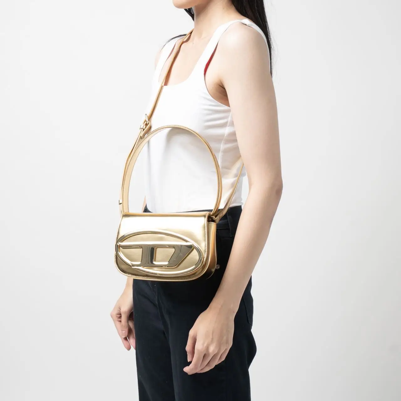 Diesel 1DR Iconic Mirrored Leather Shoulder Bag Gold – voilà.id