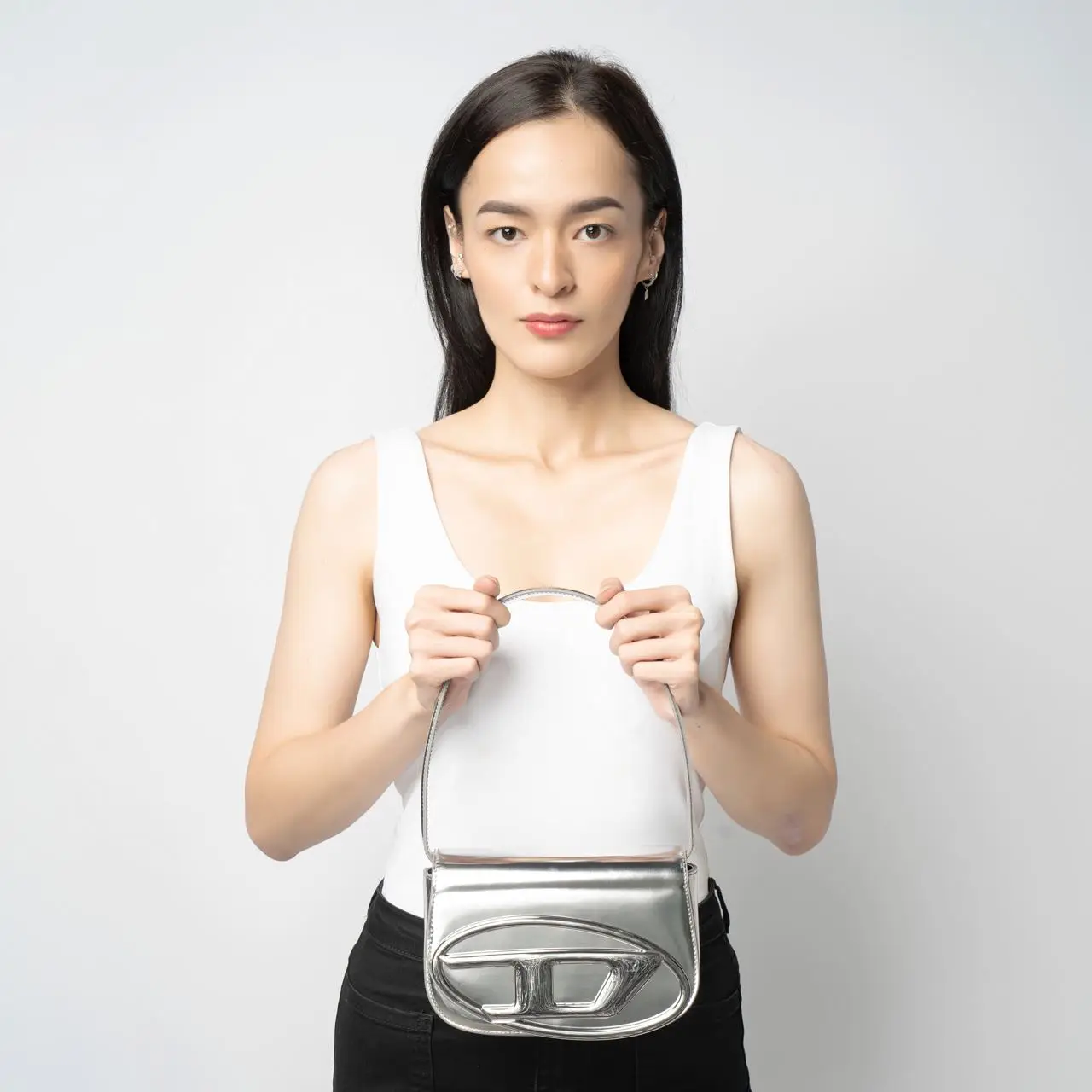 Diesel 1DR Iconic Mirrored Leather Shoulder Bag Silver – voilà.id
