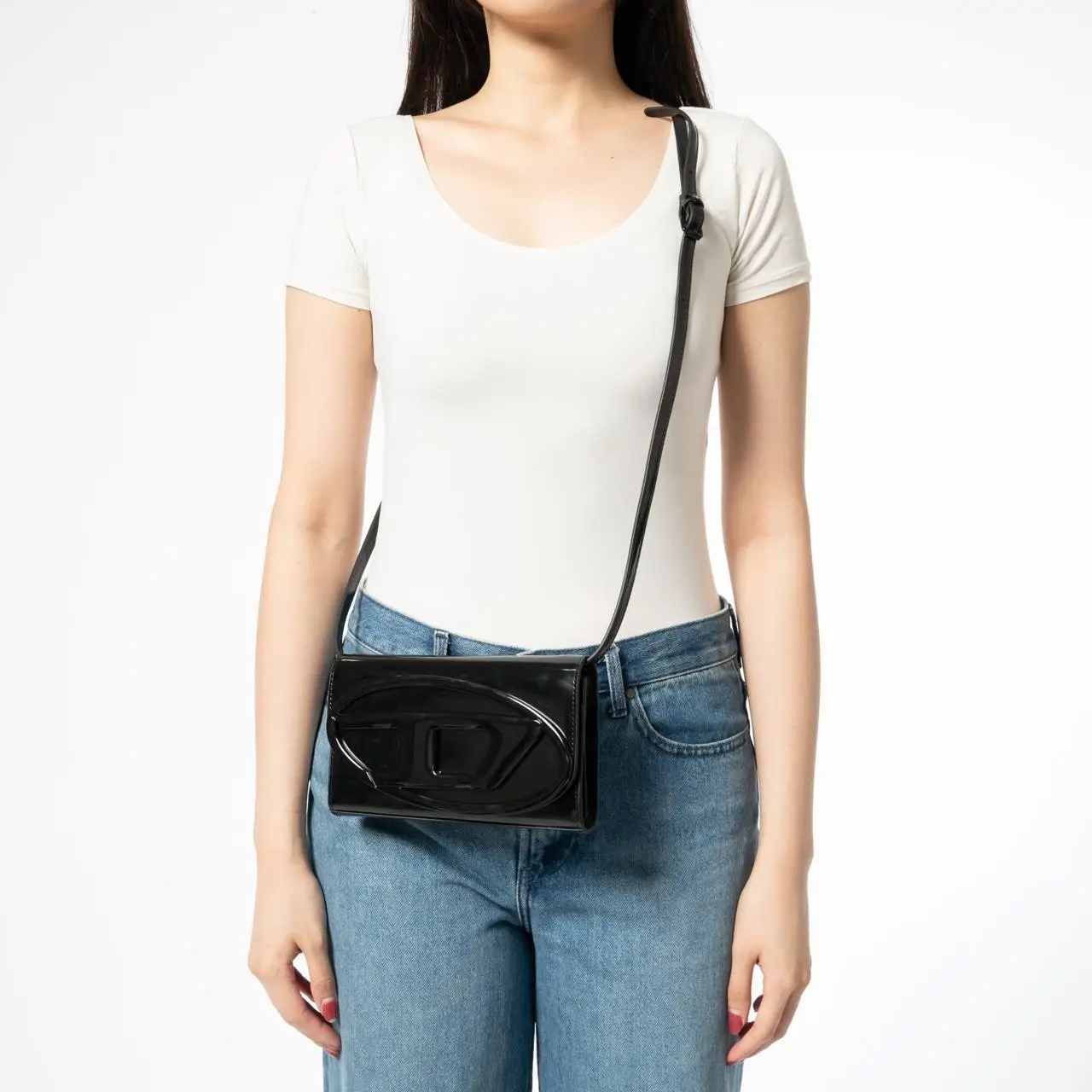 DIESEL☆ Wallet bag in mirrored leather ブラック 1DR WALLET STRAP Wallet bag in mirrored leather｜ブラック