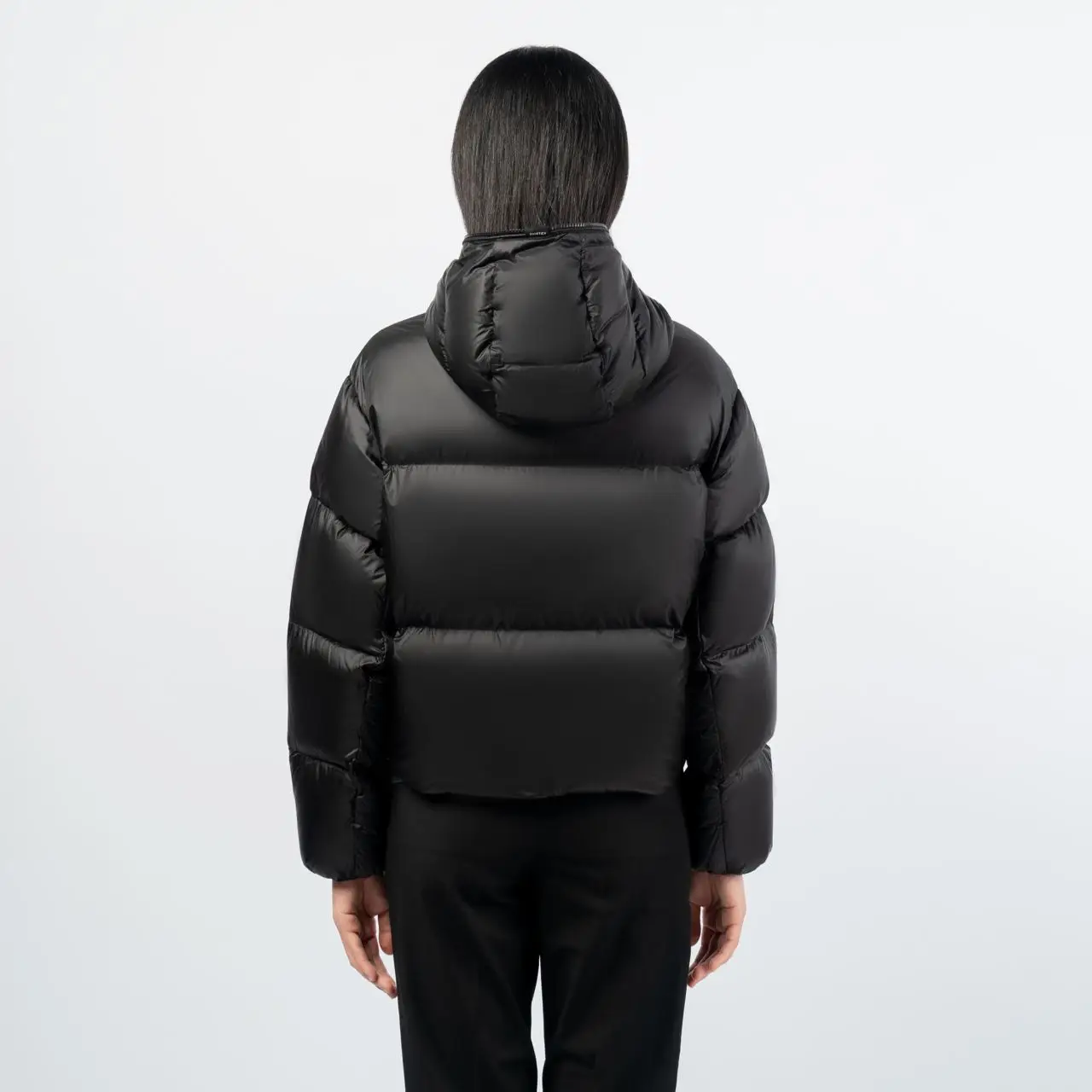 Duvetica Bellatrix Matte Short Down Jacket Black – voilà.id