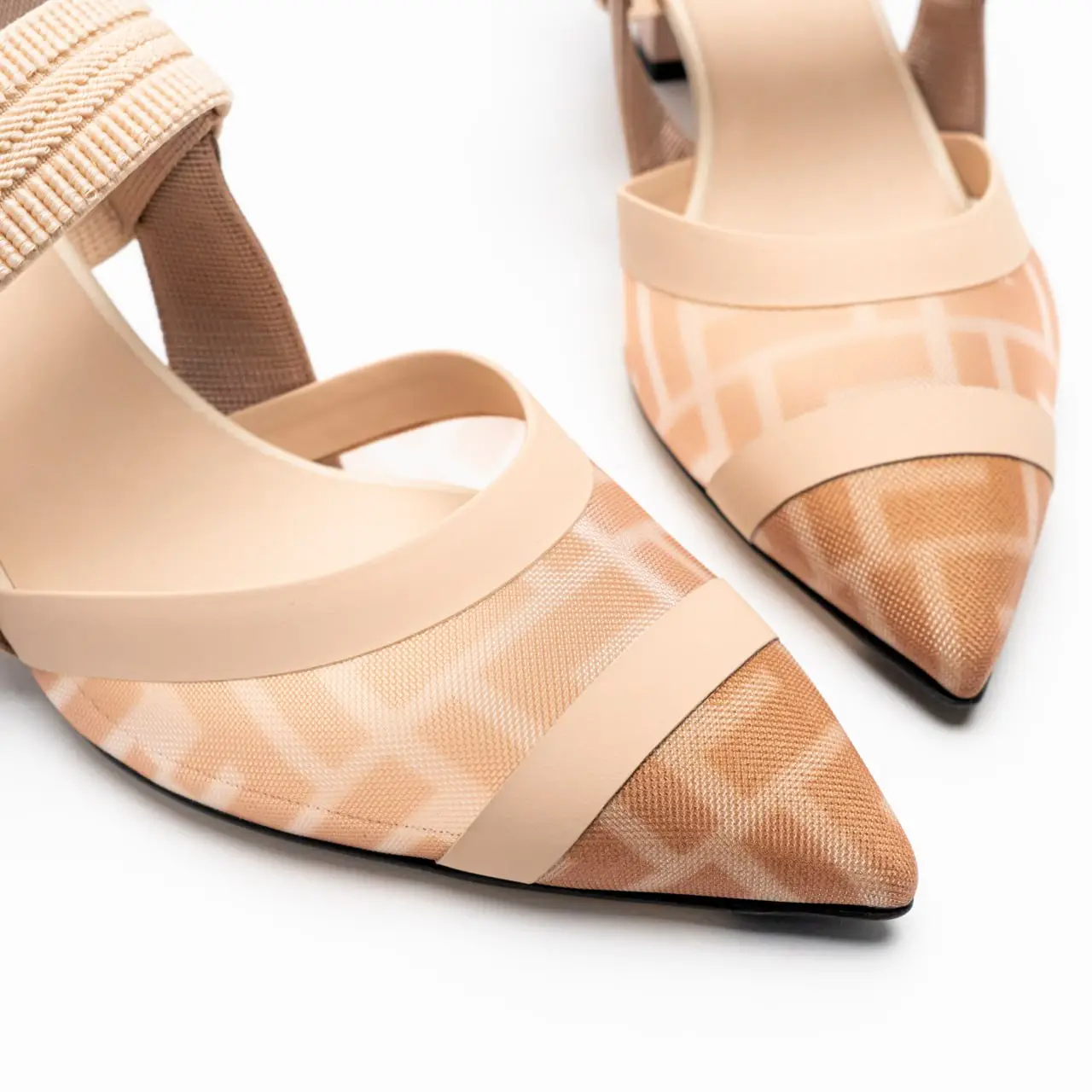 Fendi Colibri 55 FF Micromesh Slingback Heels Pink – voilà.id