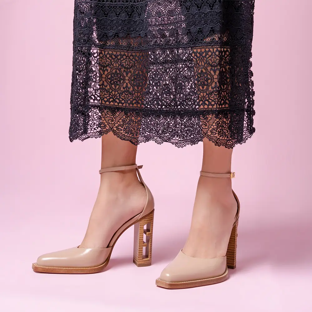 パンプス FENDI PINK PUMPS FENDI Patent Colorblock Eloise Pumps 36 Pale Pink Black