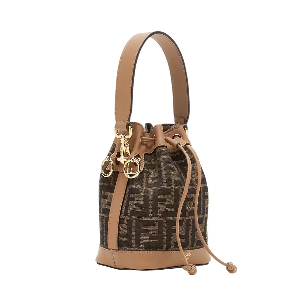 FENDI【入手困難】大人気 MON TRESOR エンボス FFロゴ 全色 FENDI【入手困難】大人気 MON TRESOR エンボス FFロゴ 全色
