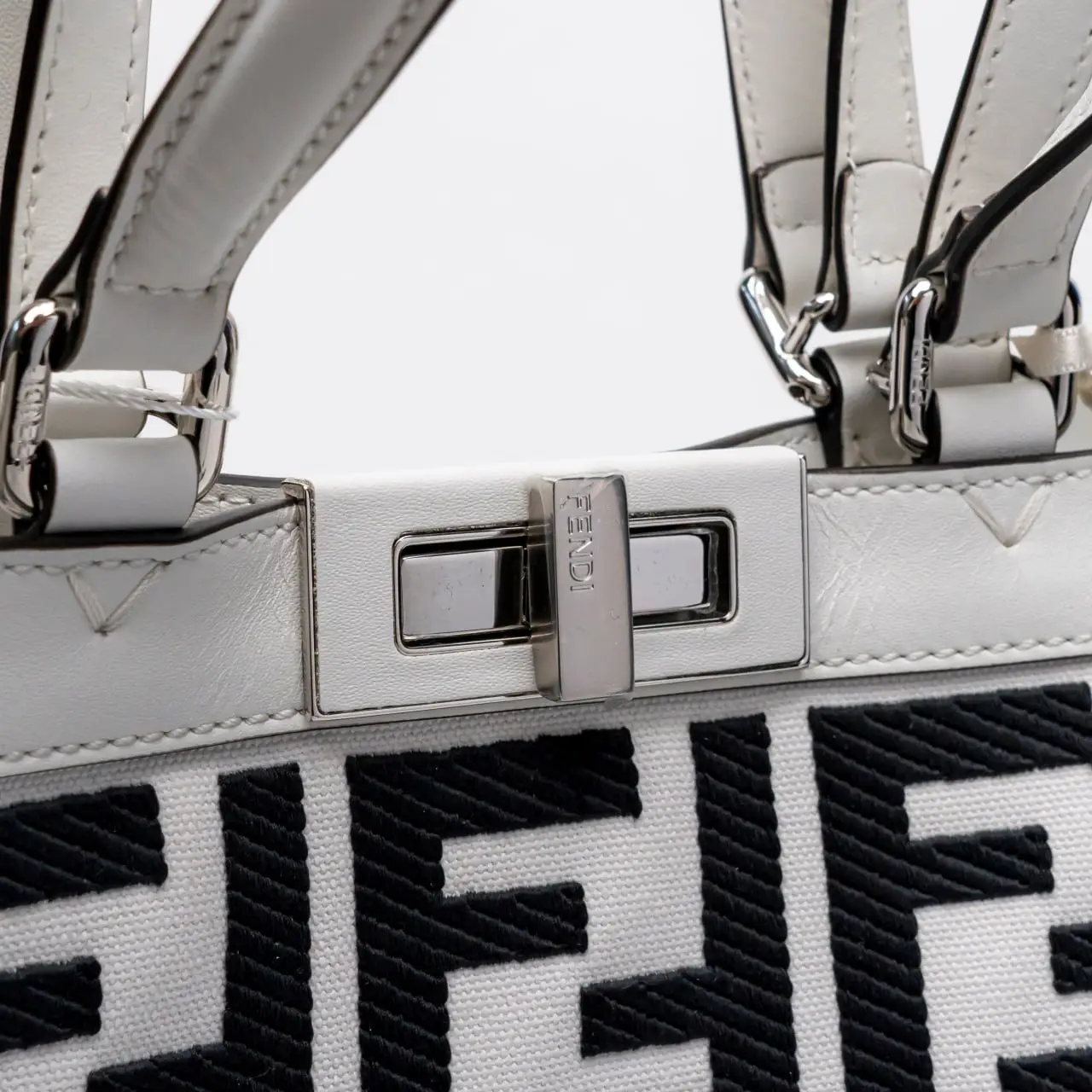 ☆FENDI☆ X-Tote Mediuml トート WHITE RICE×NERO♪ FENDI - フェンディ FENDI トートバッグ ミディアム エックス
