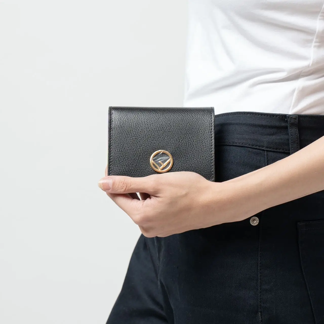 Fendi Compact Leather Bifold Wallet Black – voilà.id