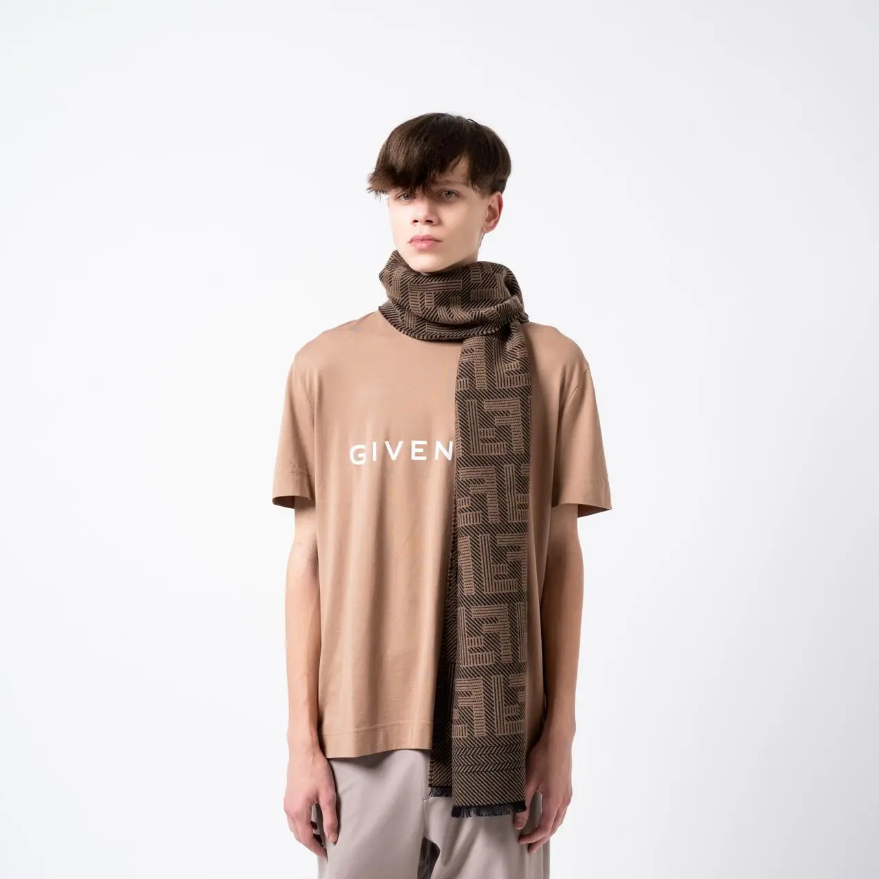 VIP【関税送料無料】希少 FENDI CAMEL WOOL SCARVES VIP【関税送料無料】希少 FENDI CAMEL WOOL SCARVES (FENDI