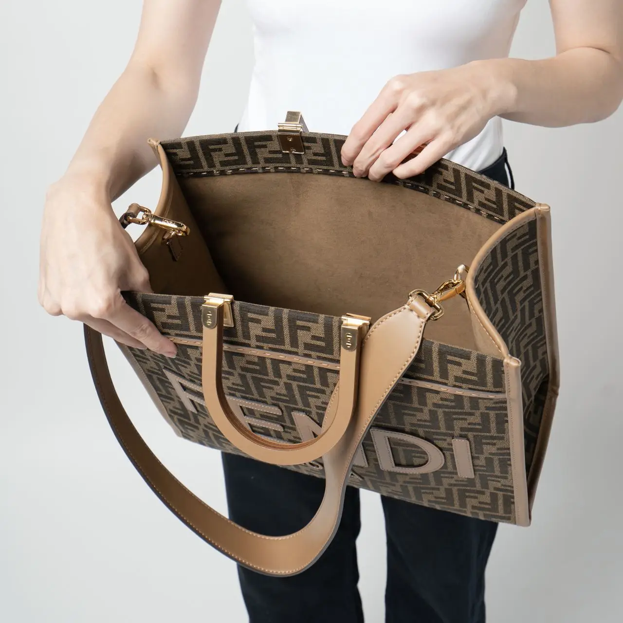 トートバッグ FENDI SUNSHINE FF MEDIUM SHOPPER BAG Fendi Sunshine Medium Shopper Tote New Model With Snake Skin