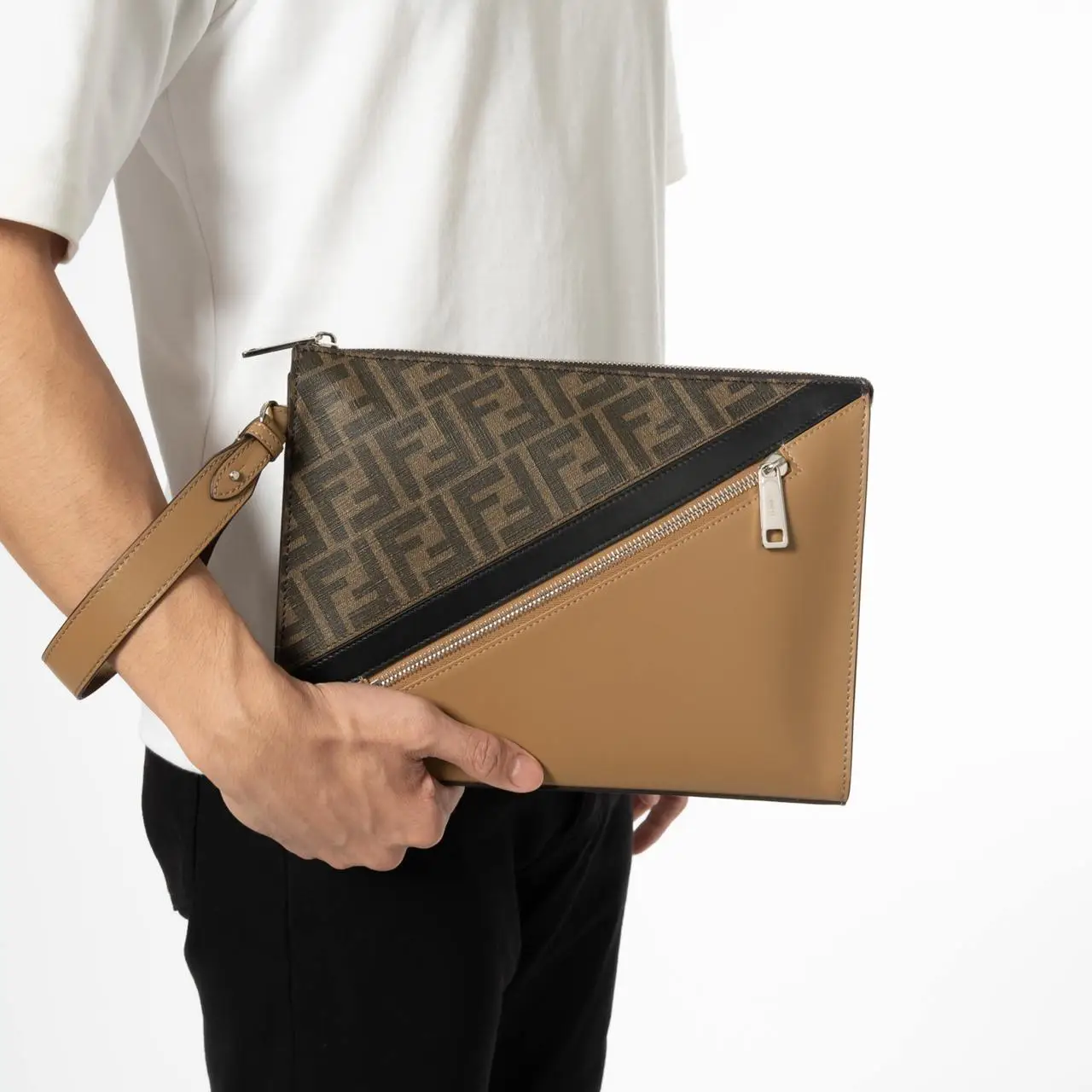 Fendi FF Fabric Flat Pouch Multicolour – voilà.id