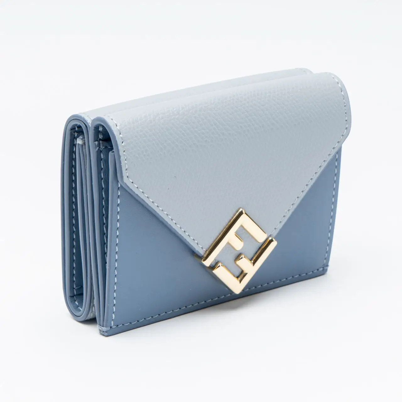 FENDI｜HALF-LENGTH WALLETS (FF Diamonds leather tri-fold Fendi FF Diamonds Logo Embossed Leather Tri-Fold Wallet
