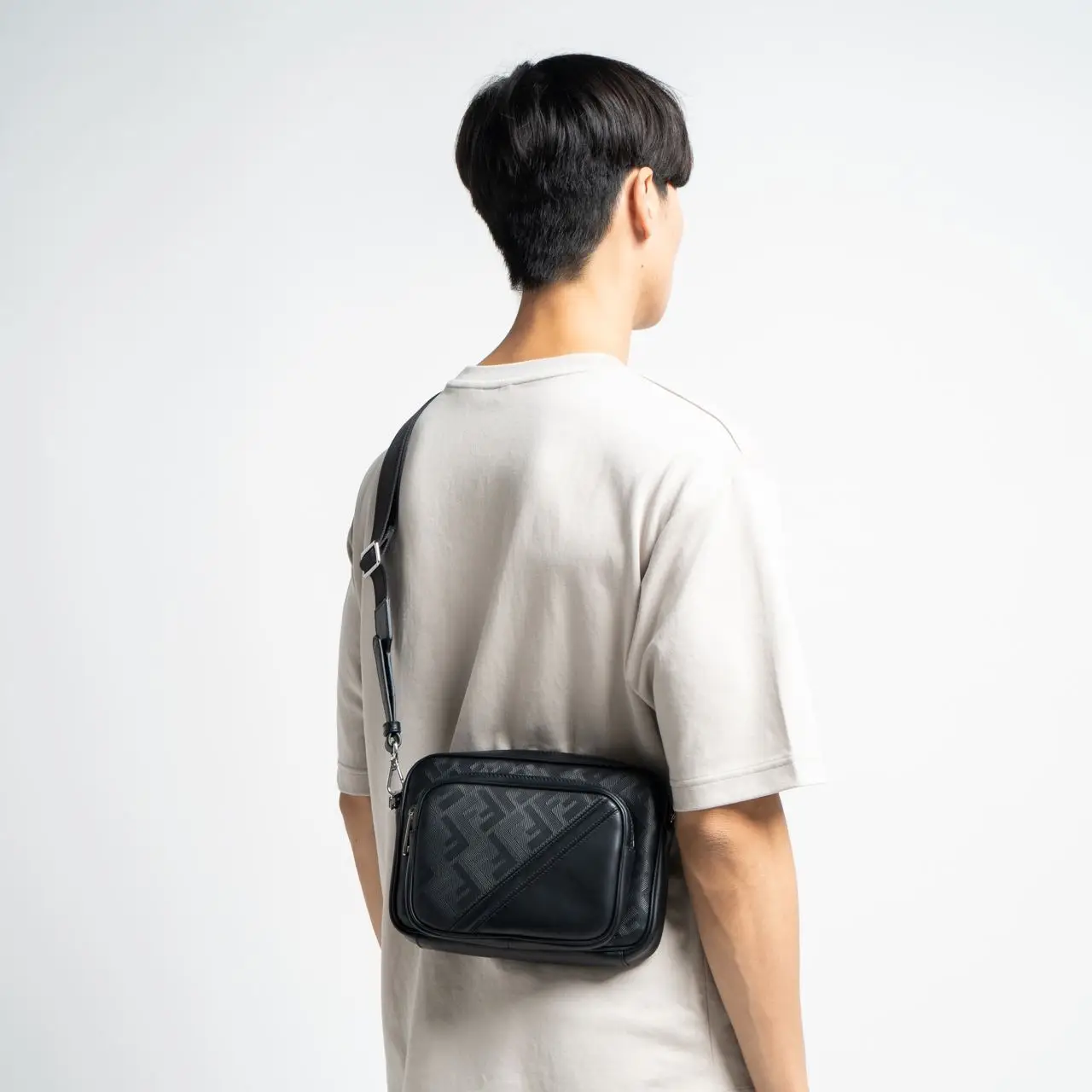 国内即発＊送料込＊FENDI SHADOW DIAGONAL DUO CAMERA CASE Fendi Fendi Shadow Diagonal Duo Camera Caseblack Calfskin