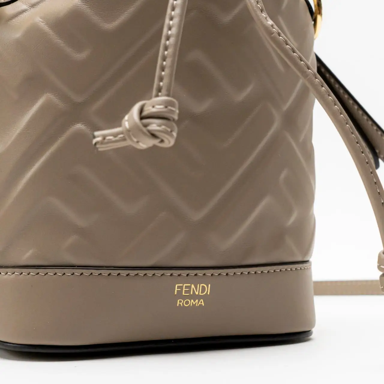 ショルダーバッグ・ポシェット Fendi Dove Grey Mesh Mini Mon Tresor Bucket Bag Fendi Mini Mon Tresor Bucket Bag Dove Grey Tapestry Fabric