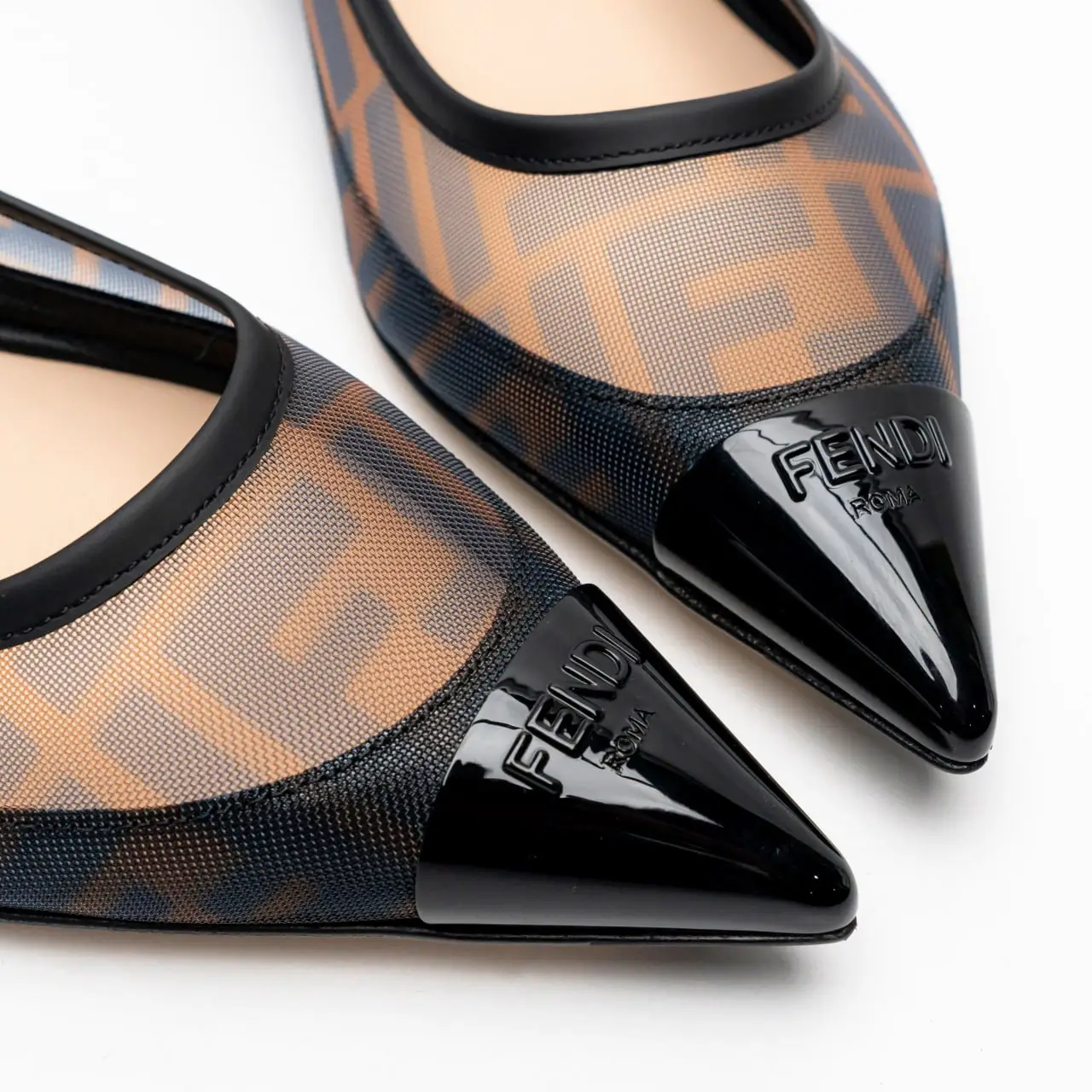 24AW new/FENDI Colibri FFメッシュトゥバレリーナフラット Flat Fendi Colibri FF Logo Mesh Ballet Flats | Saks Fifth Avenue