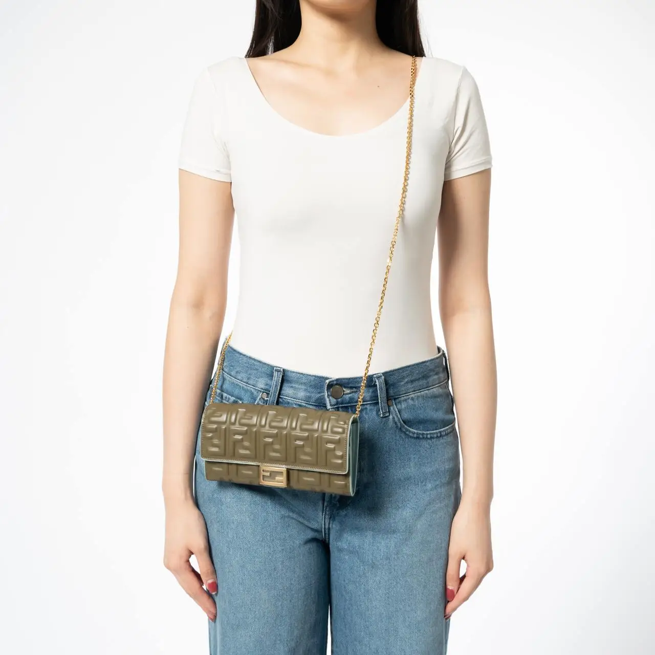 ヘアアクセサリー FENDI Continental Chain Baguette wallet in FF denim effect b Baguette Continental Wallet With Chain Fabric Blue | Fendi