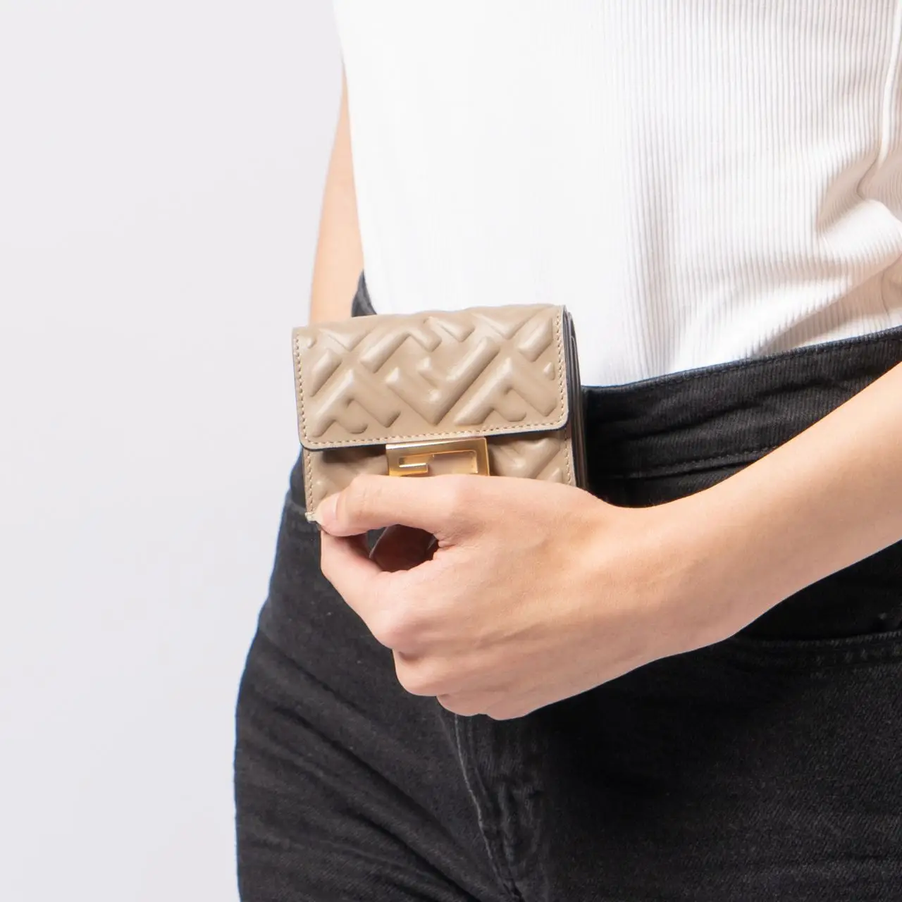 【FENDI】MICRO WALLET Fendi Micro Trifold Wallet Dove Grey Ghw – voilà.id