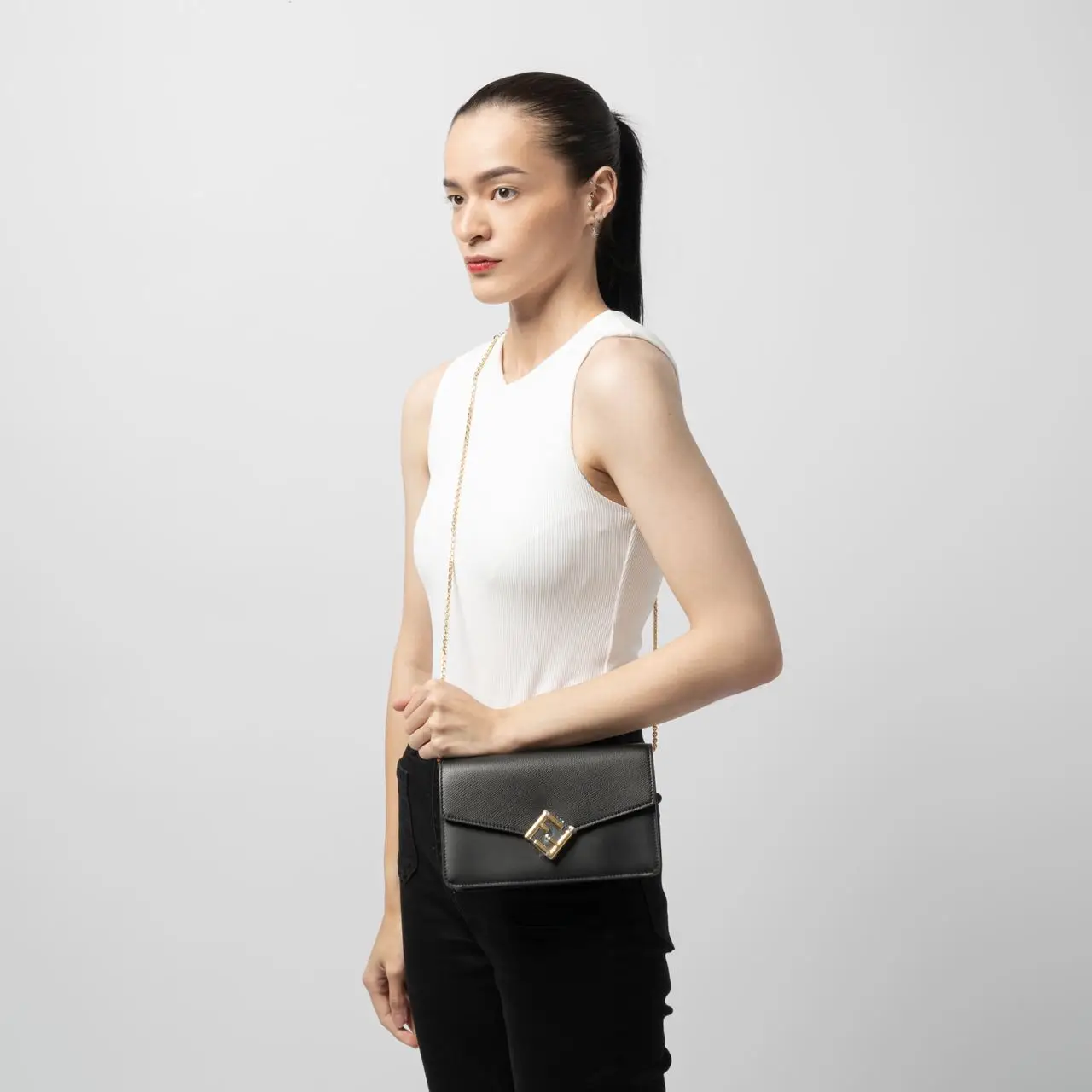 FENDI(フェンディ)関税送料込み FF Diamond Chain wallet bag FF Diamonds Wallet On Chain Leather Brown | Fendi