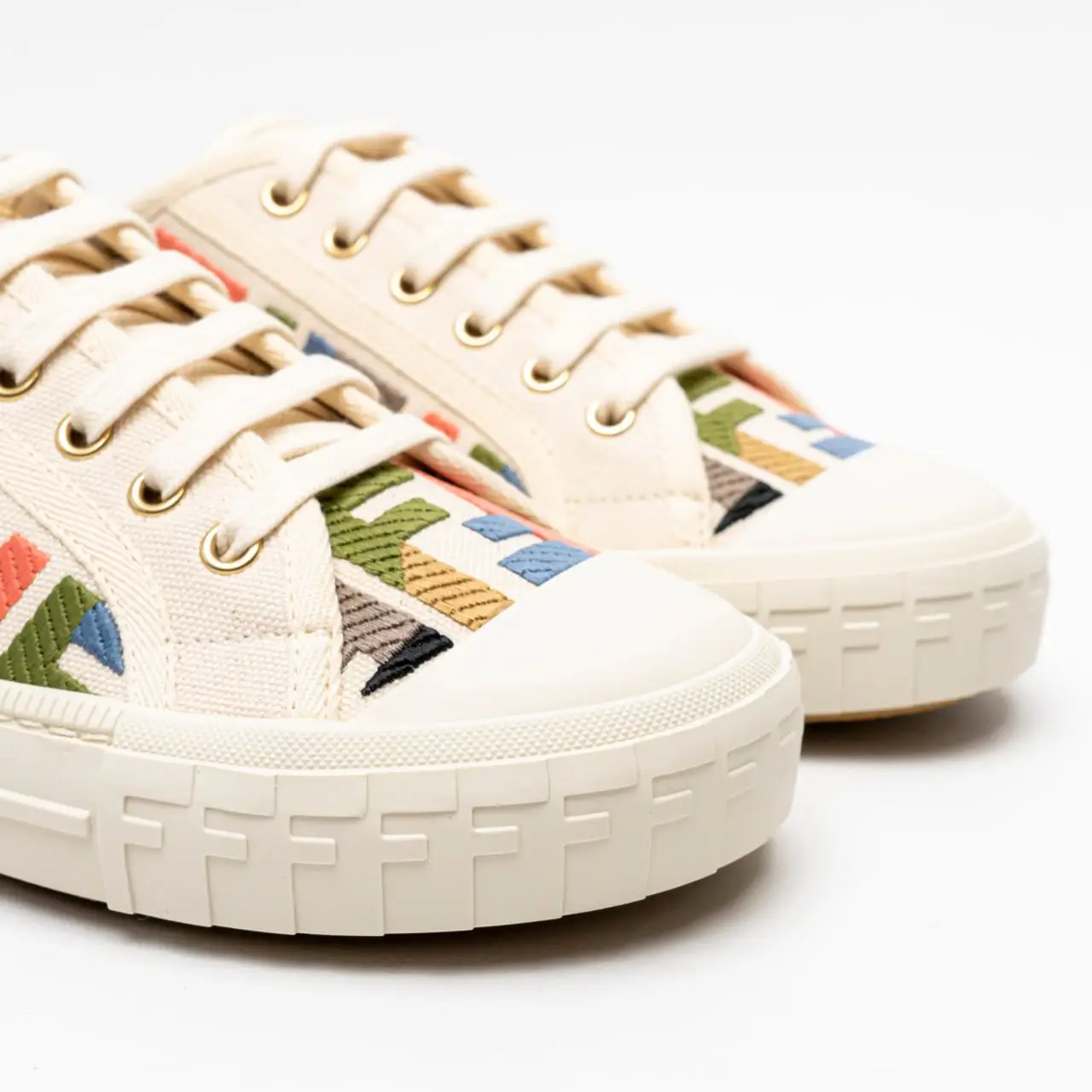 【関税&送料込】Fendi Embroidered Canvas Domino Sneakers Fendi FF Embroidered Multicolour Domino canvas Sneakers